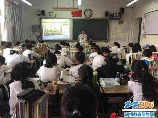 召开主题班会，培养学生自主管理能力