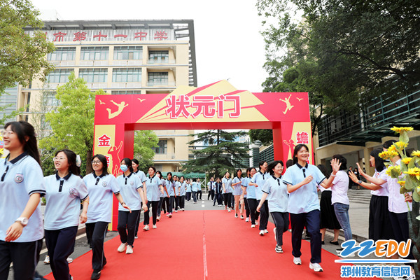 8气氛热烈_副本